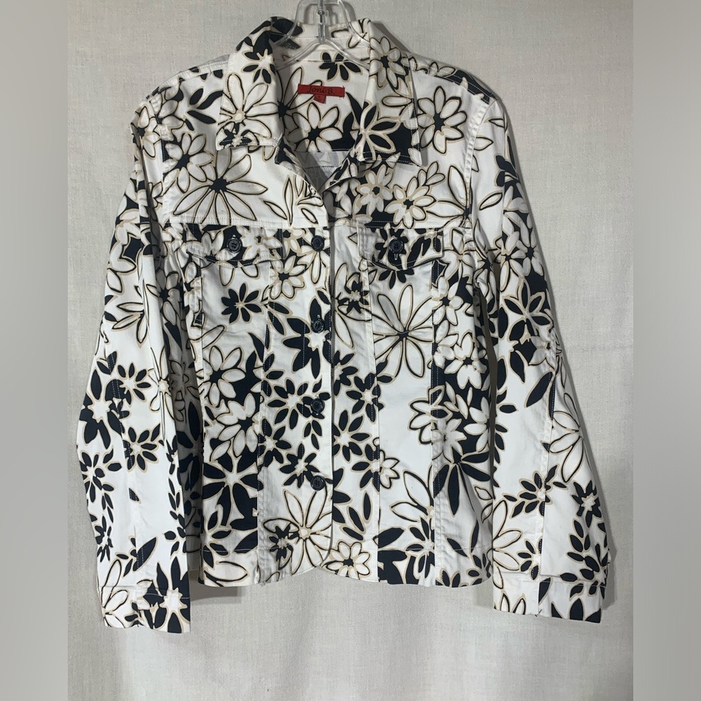 Joni B. Women’s button down long sleeve floral jacket